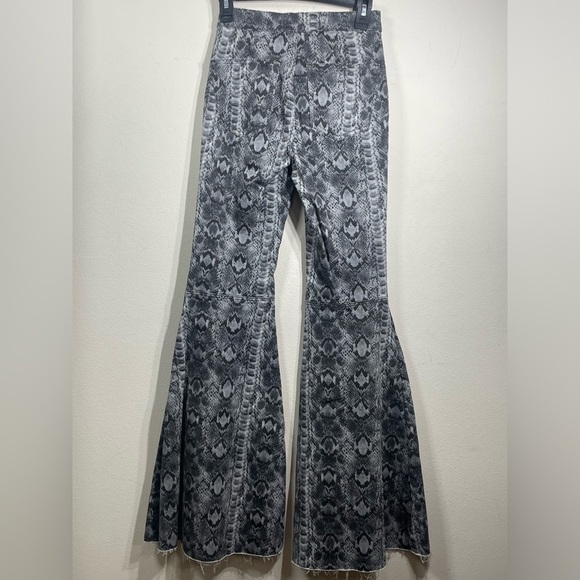 Free People Snake Python Just Float On Bell Bottom High Waisted Jeans 26 - Picture 7 of 16